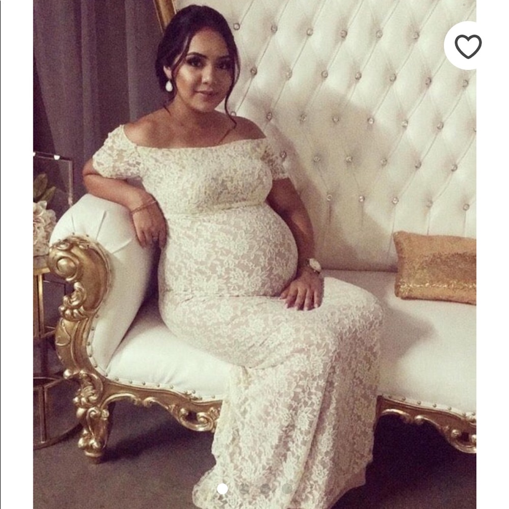 Lace maternity off the shoulder dress 👗